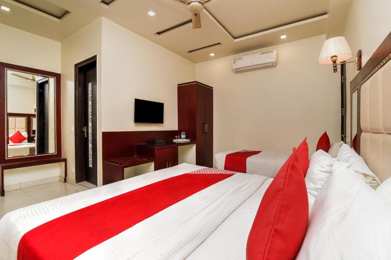 Collection O 76248 Hotel D Crown Neu-Delhi Exterior foto