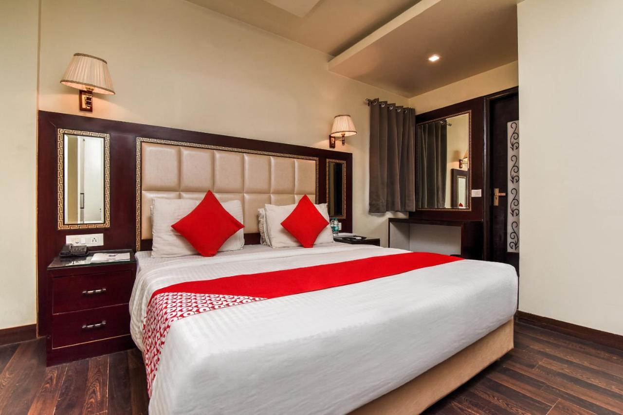 Collection O 76248 Hotel D Crown Neu-Delhi Exterior foto