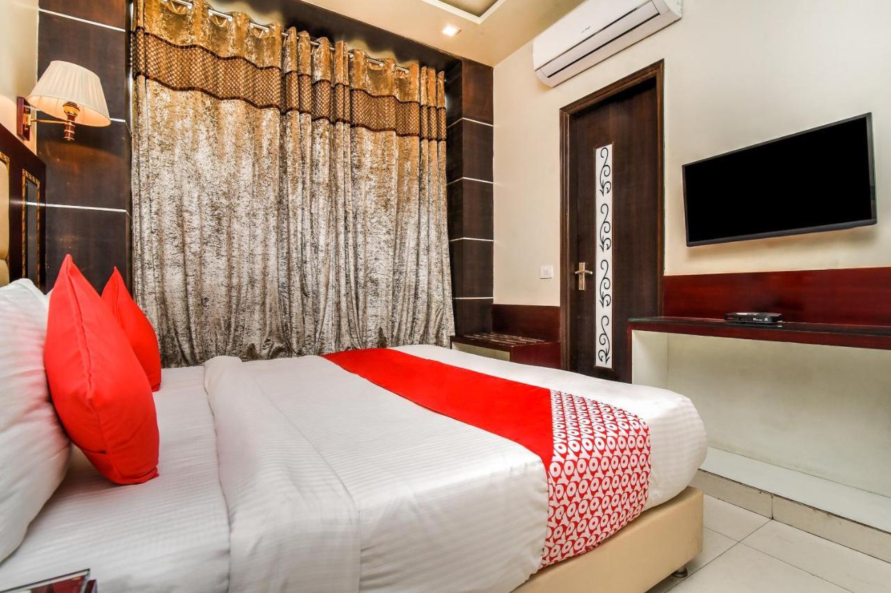 Collection O 76248 Hotel D Crown Neu-Delhi Exterior foto