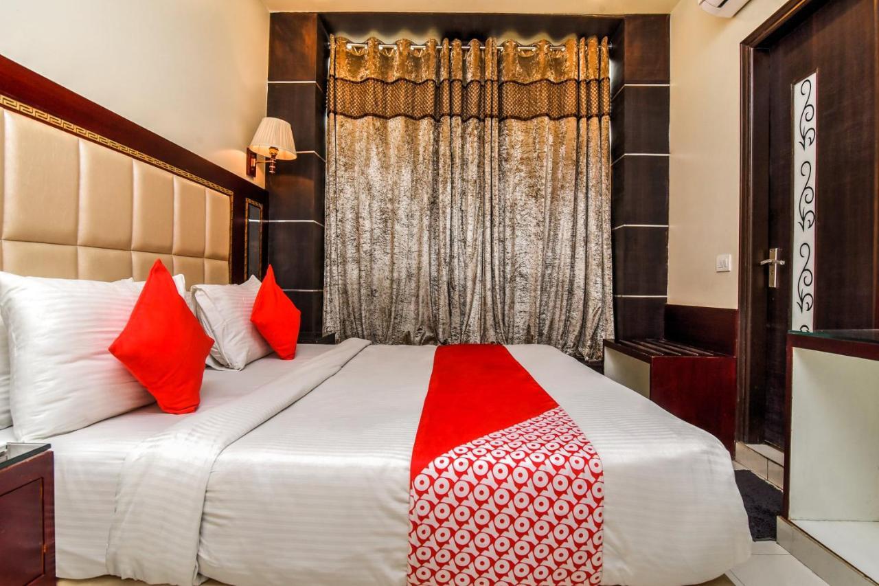 Collection O 76248 Hotel D Crown Neu-Delhi Exterior foto