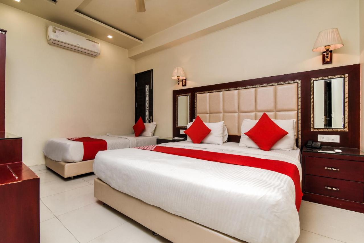 Collection O 76248 Hotel D Crown Neu-Delhi Exterior foto