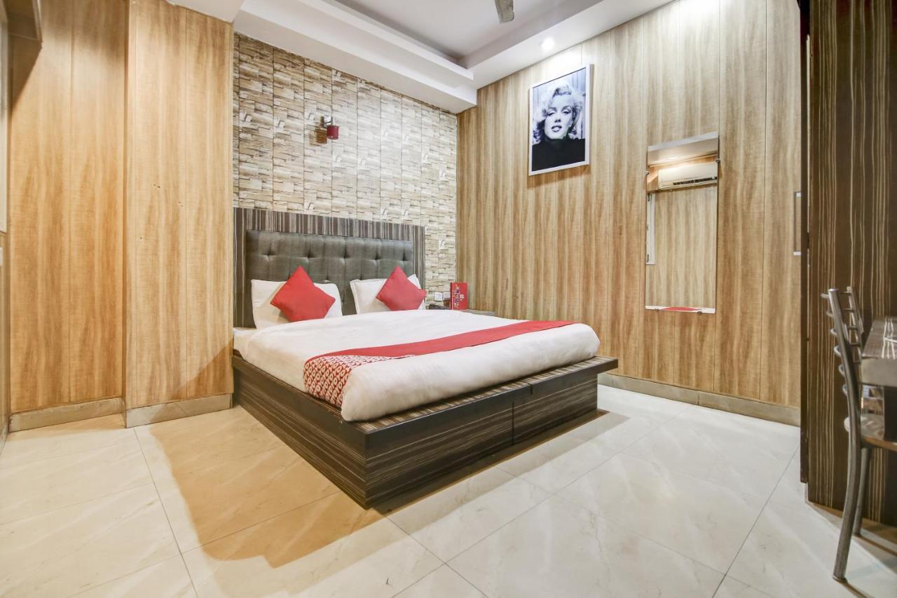 Collection O 76248 Hotel D Crown Neu-Delhi Exterior foto