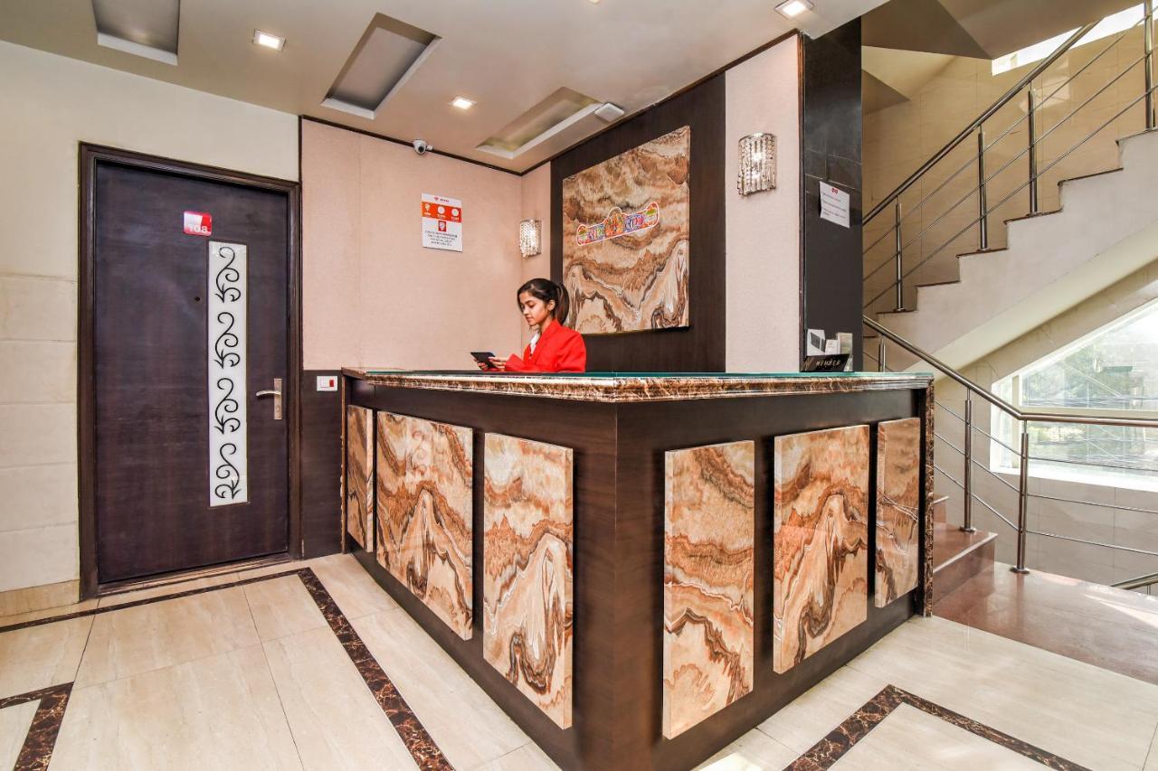 Collection O 76248 Hotel D Crown Neu-Delhi Exterior foto
